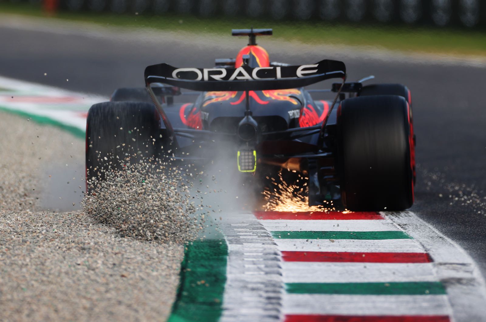Verstappen sleeps well amid Hamilton jealousy