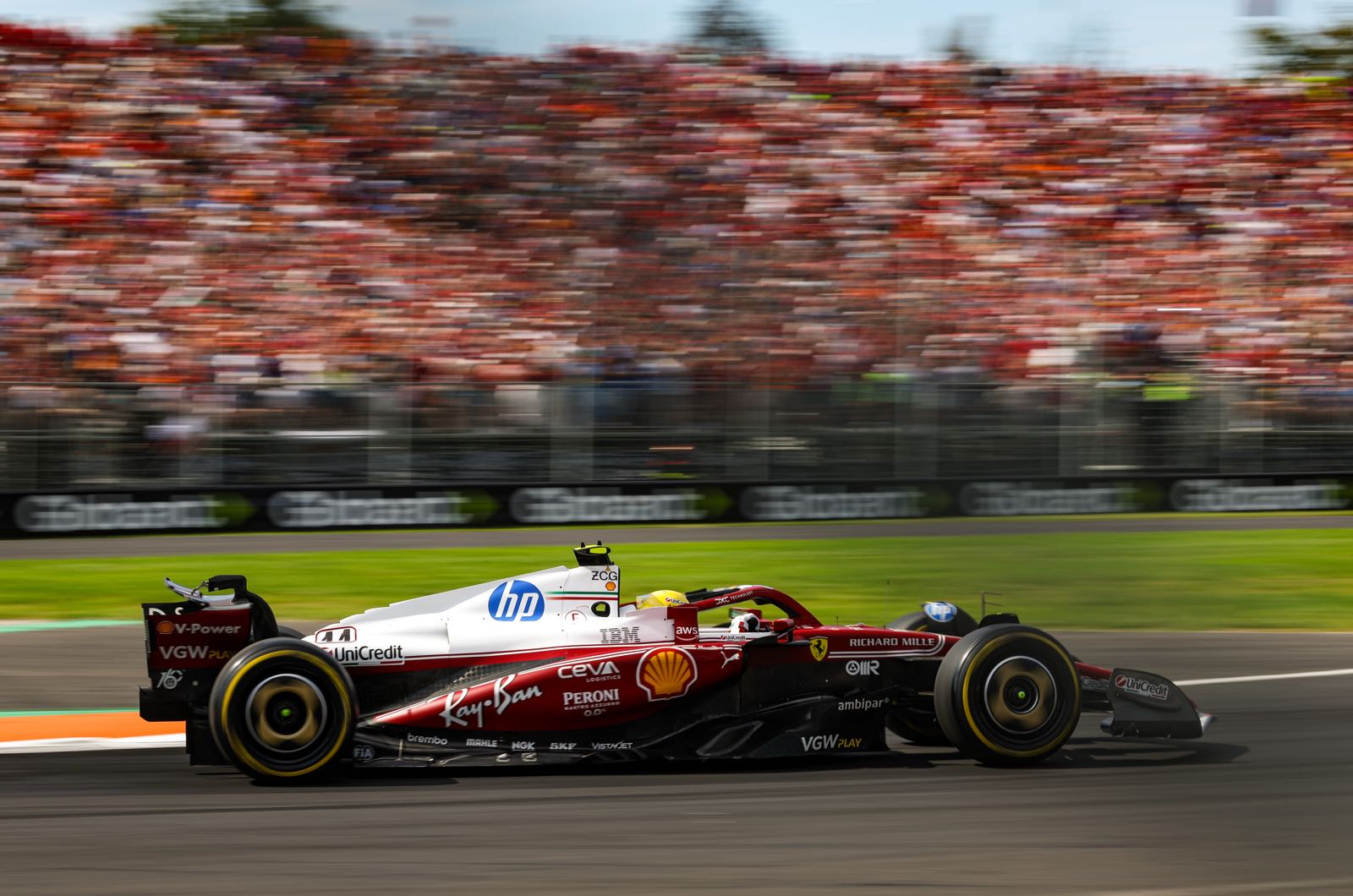 Ferrari delays Hamilton engineer decision