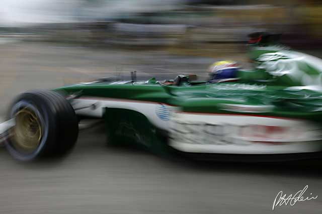 Jaguar smashes sales records