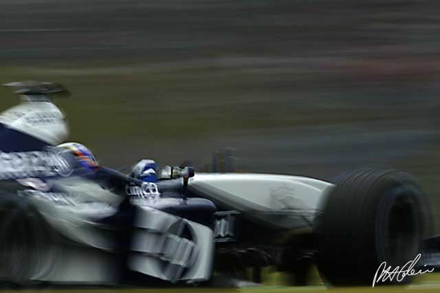 Montoya moves to McLaren in 2005
