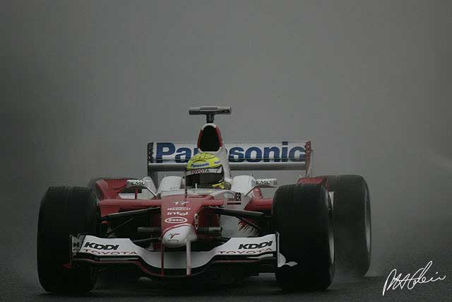 Qualifying Report - Ralf backs onto pole