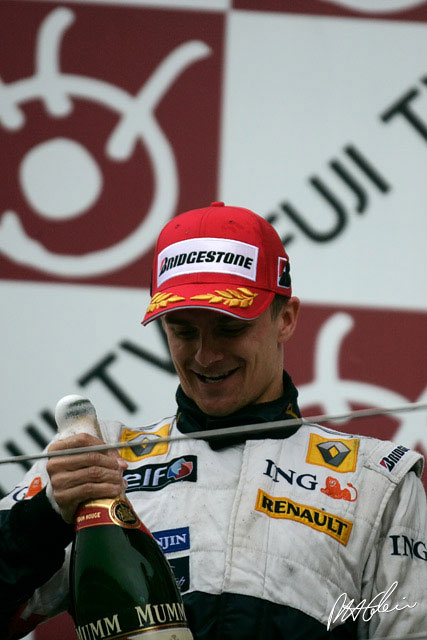 McLaren signs Kovalainen