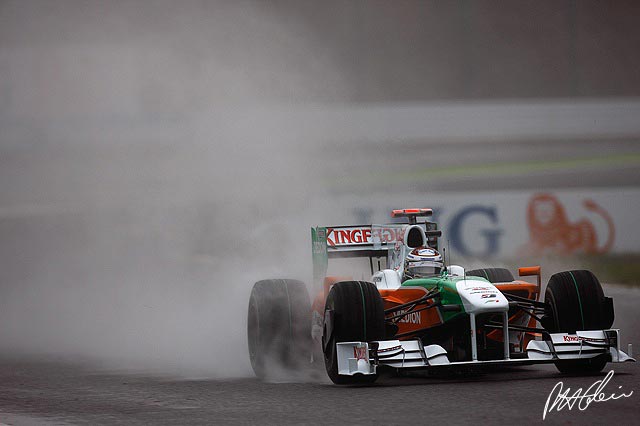 Practice 2 Report - Sutil on top in rain soaked session
