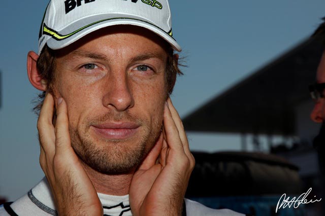 Jenson Button signs with McLaren