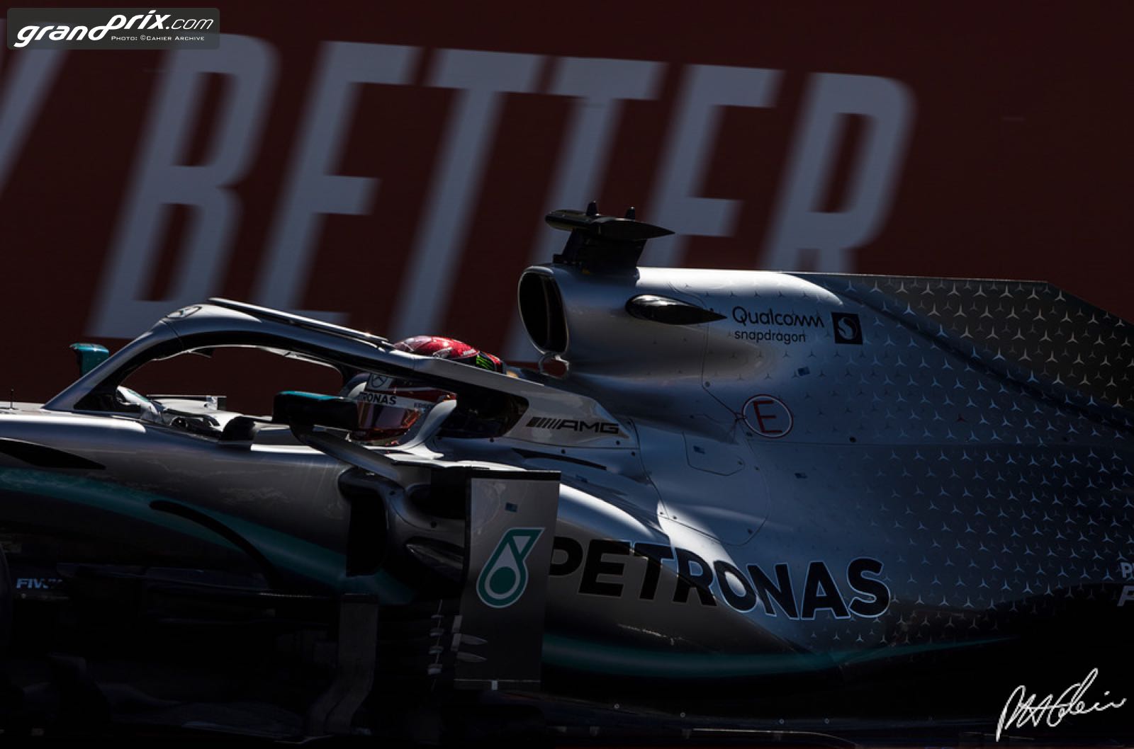 Wolff wants Hamilton to sign new contract