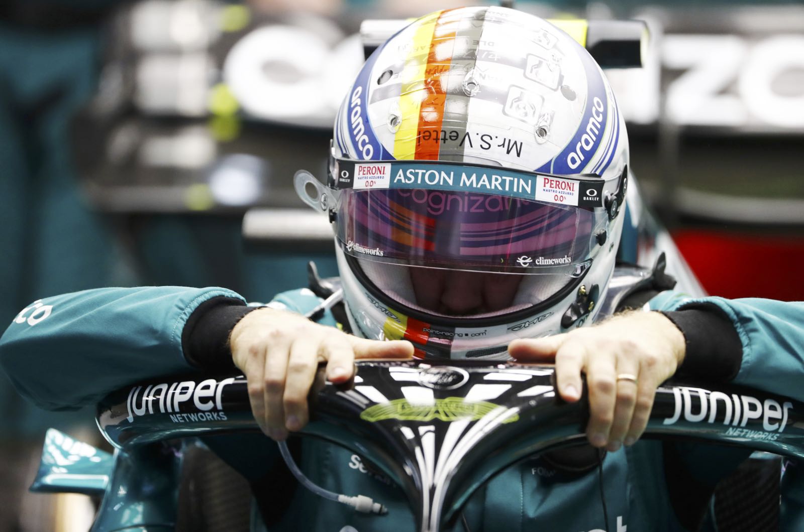 Porsche not slamming door after Vettel snub