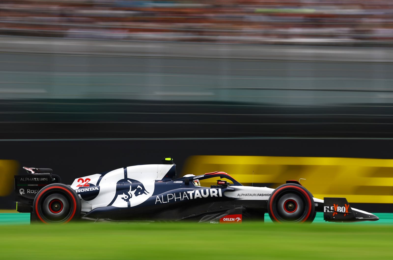 Tsunoda and Ricciardo sign at AlphaTauri for 2024