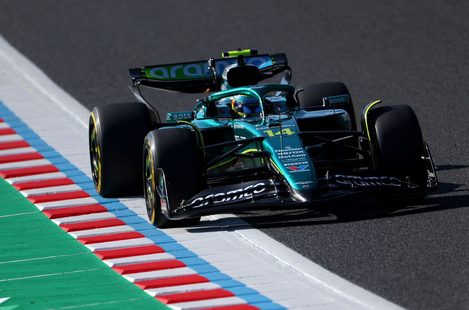 Alonso defends boring Suzuka race