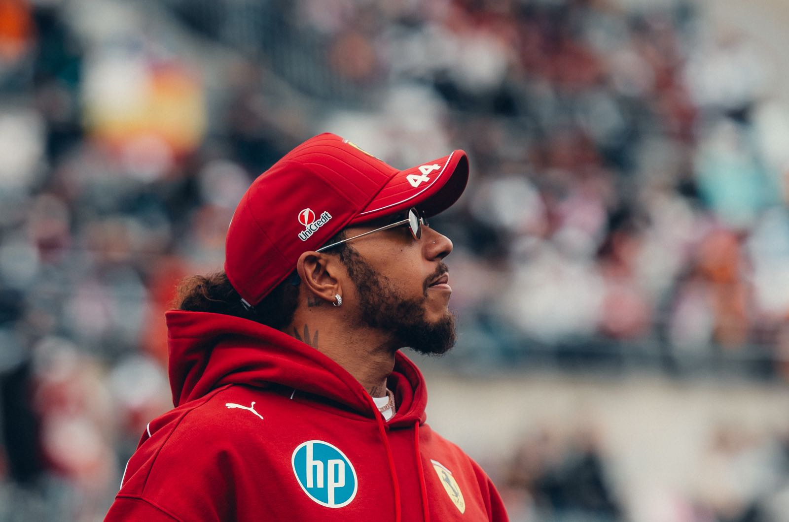 Hamilton says two Ferraris not performing the same