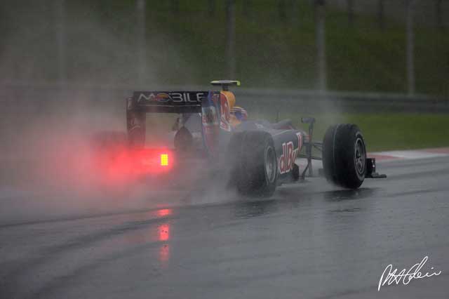 Qualifying Report - Webber shows up the clowns