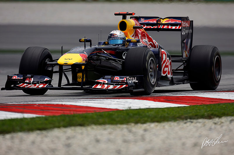 Qualifying Report - Vettel wins close Malaysian pole battle