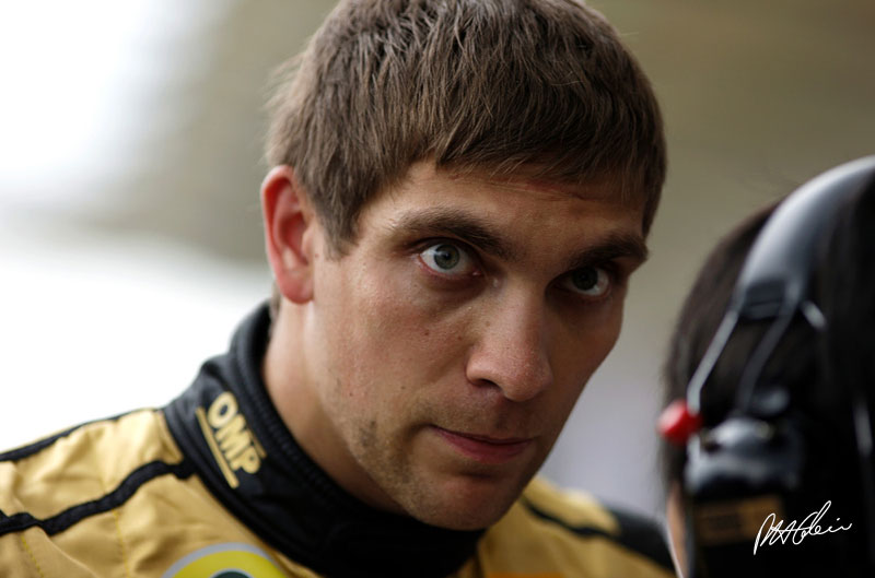 Vitaly Petrov signs for Caterham replacing Trulli