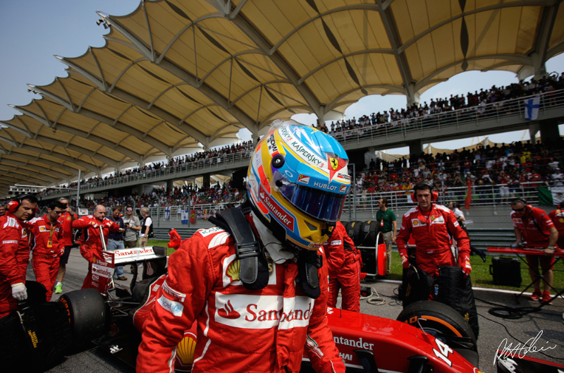 Ferrari says Alonso not considering move