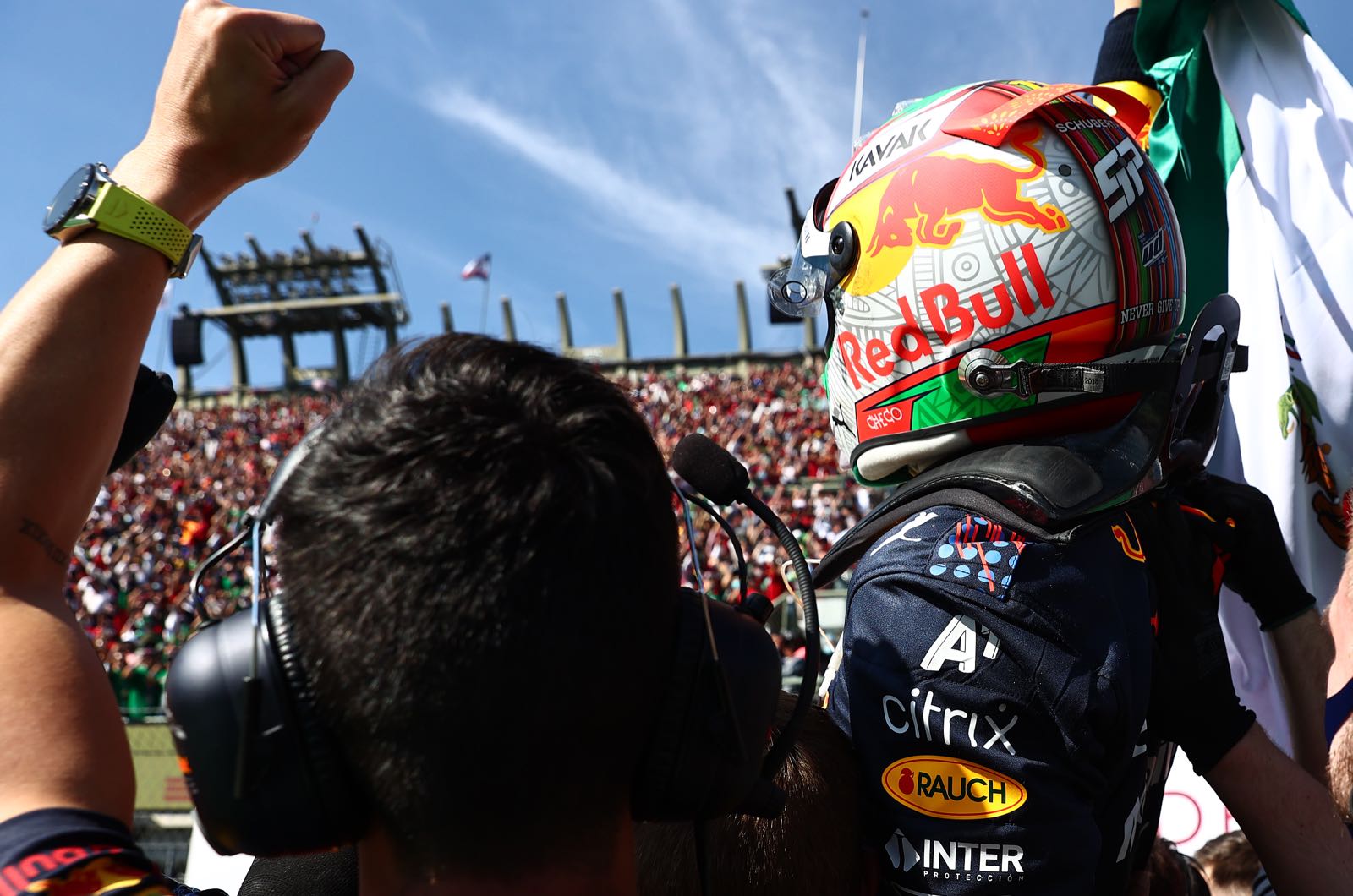 Everyone wants Verstappen to win title says Ecclestone