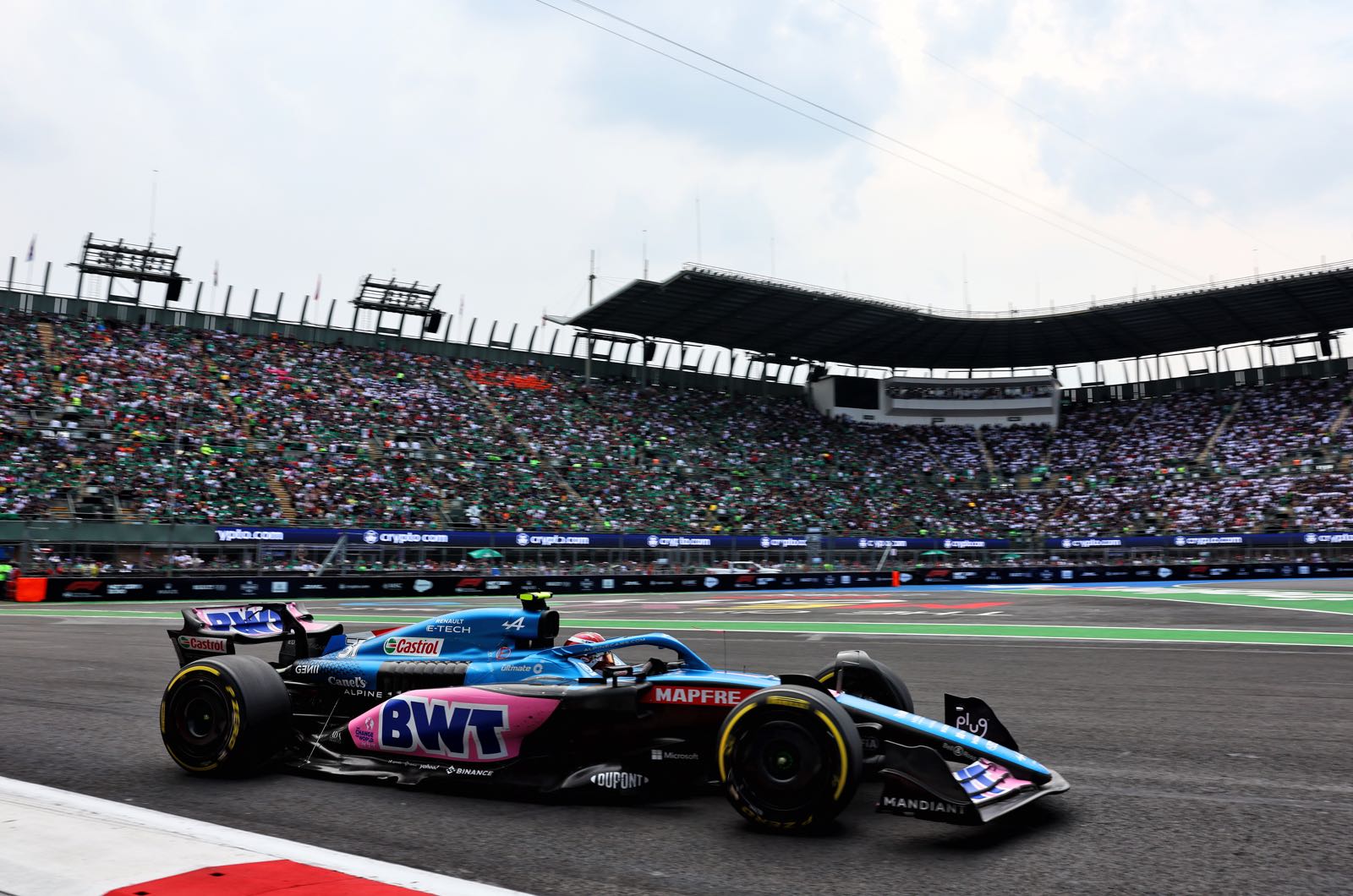 Renault CEO says Alpine wants F1 title shot by 2026