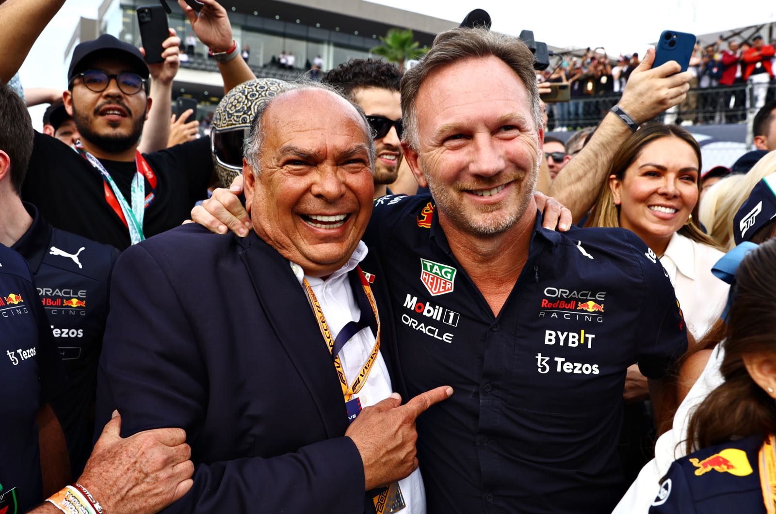 Perez's father should stay out of F1 says Villeneuve