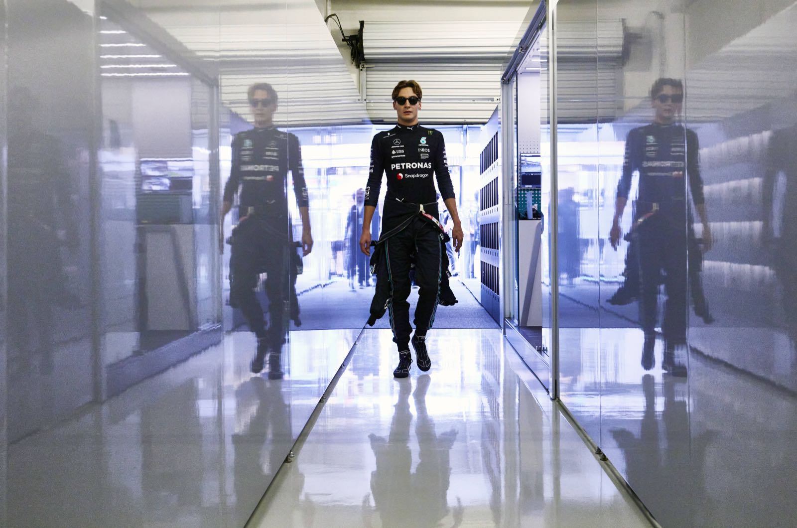 Russell not at risk of losing F1 seat says Wolff