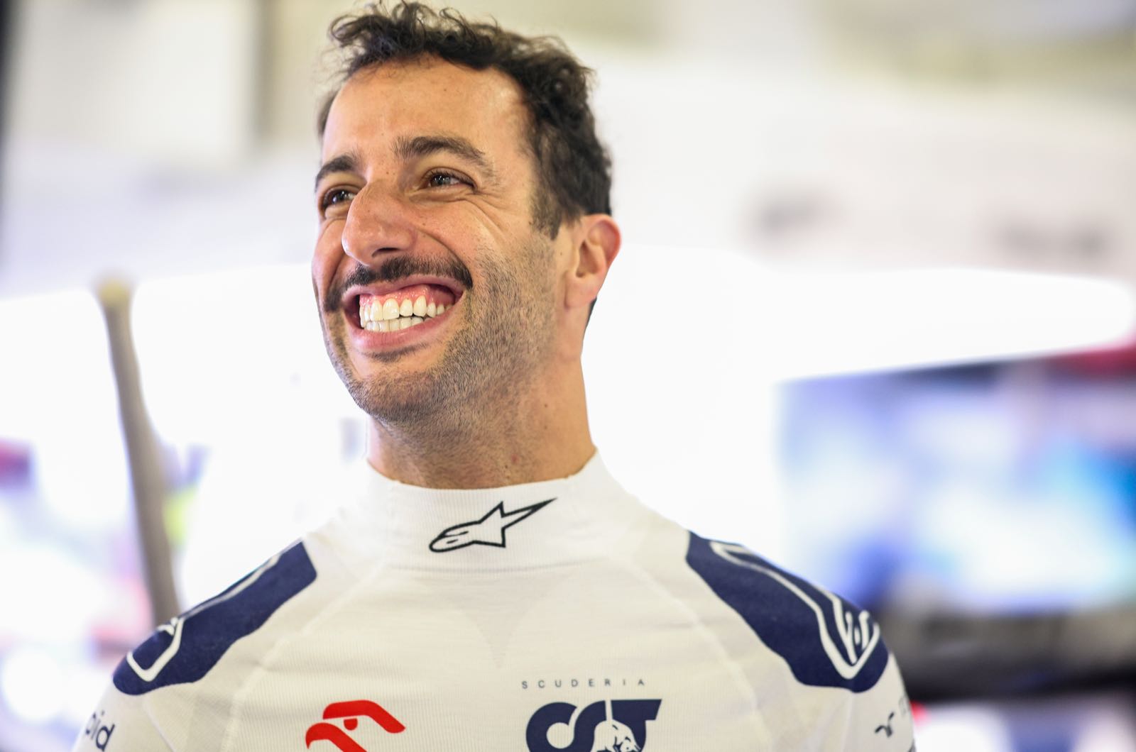 Practice 1 Report - Ricciardo Tops FP1