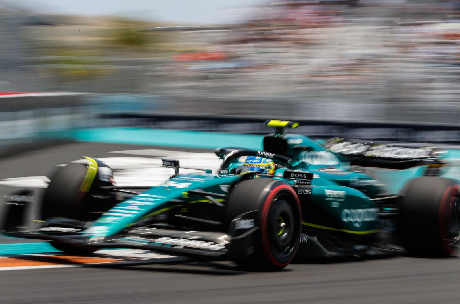 Alonso tempted to extend Aston Martin deal