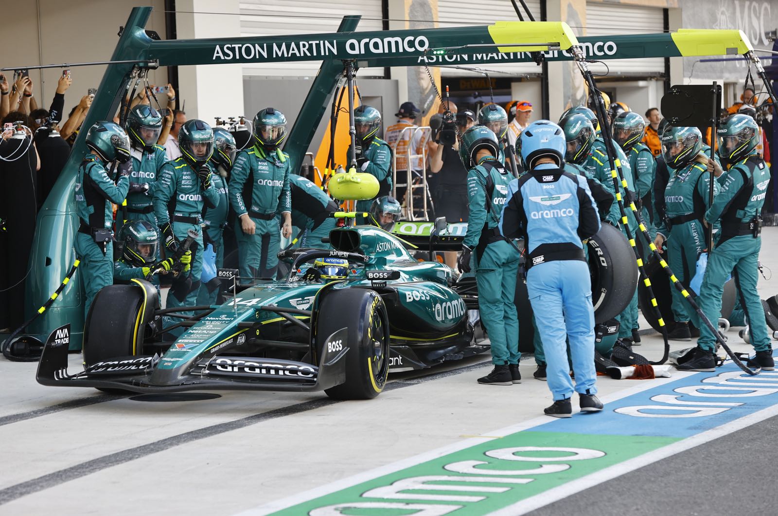 Aston Martin to evaluate Newey job offer