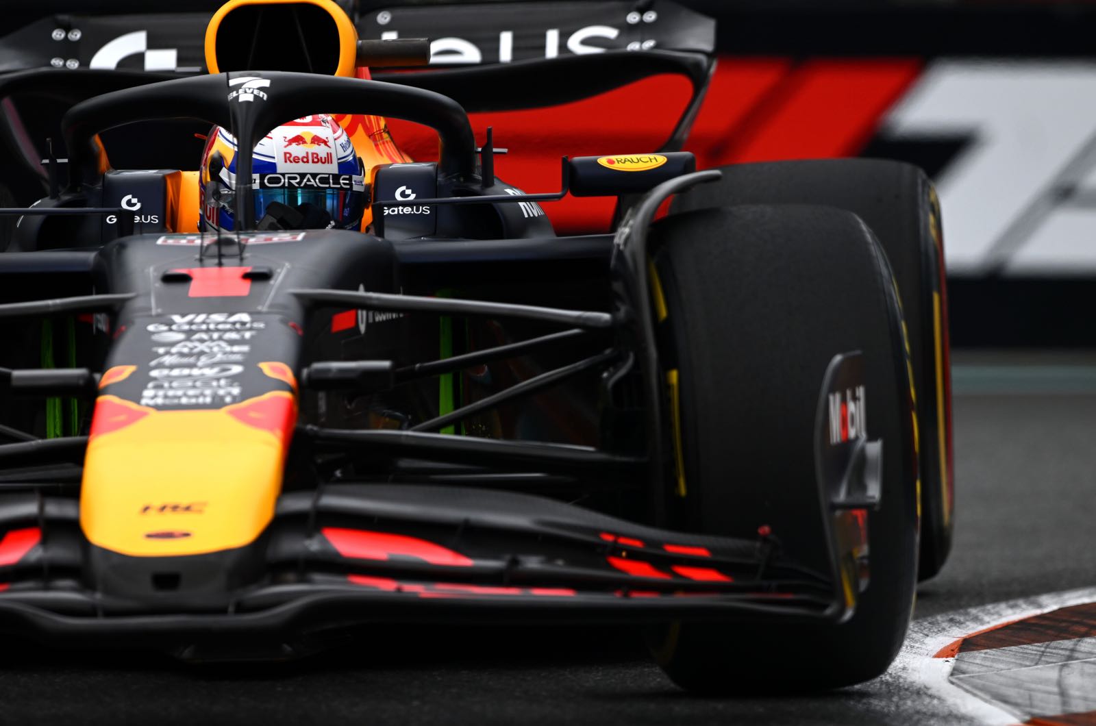 McLaren pokes fun at tyre water accusation