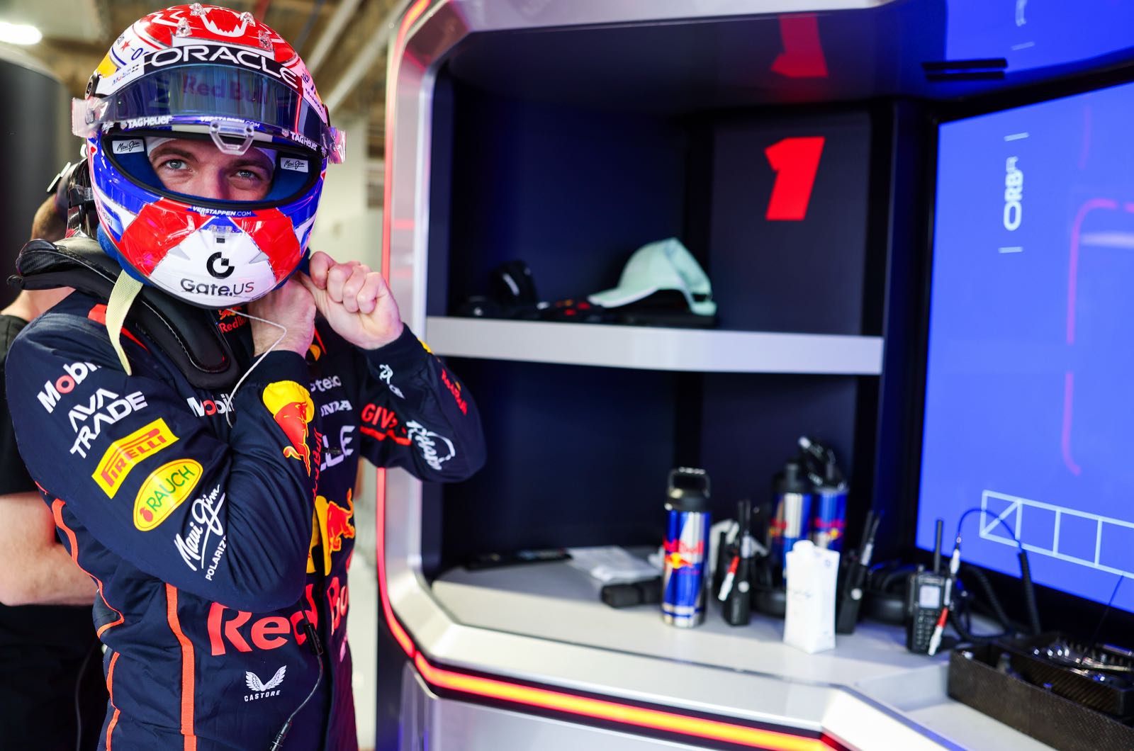 Verstappen shrugs off Norris' middle finger