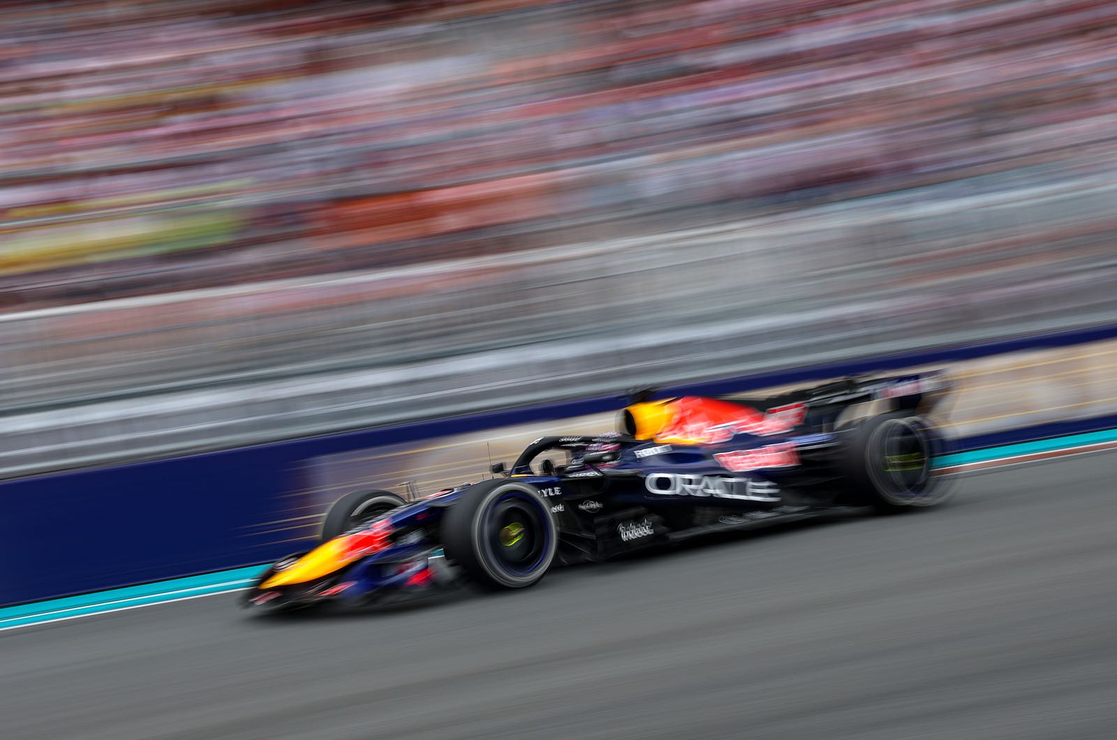 Verstappen deliberately let Red Bull hit the wall