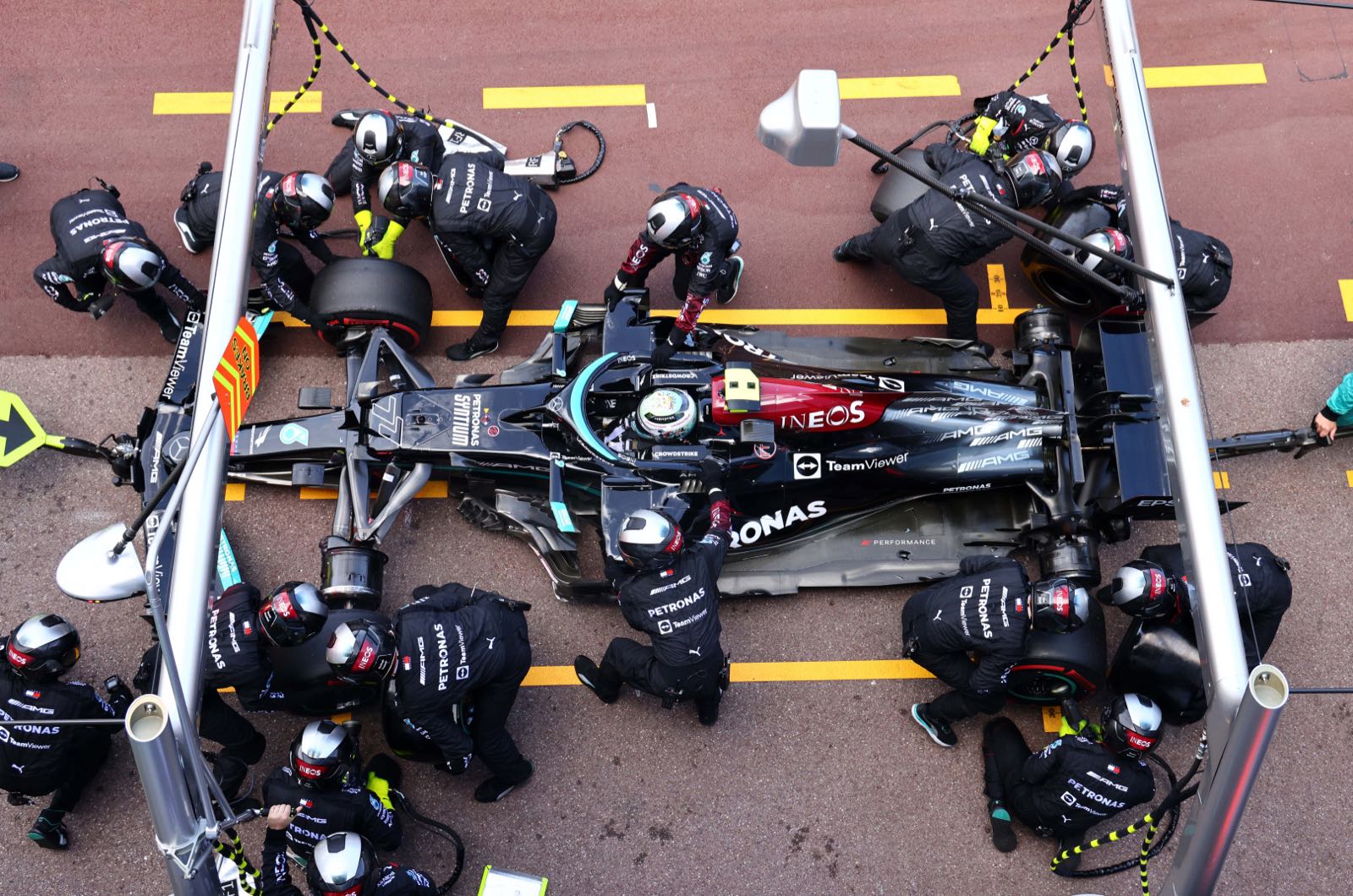 Ferrari tried to help Mercedes remove Bottas wheel