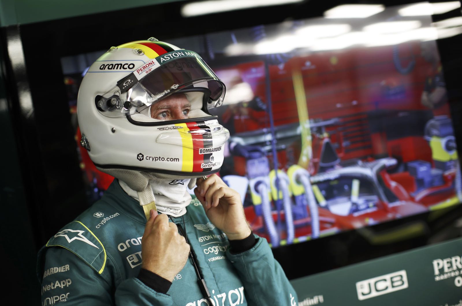 Wolff not ruling out Vettel as Hamilton replacement