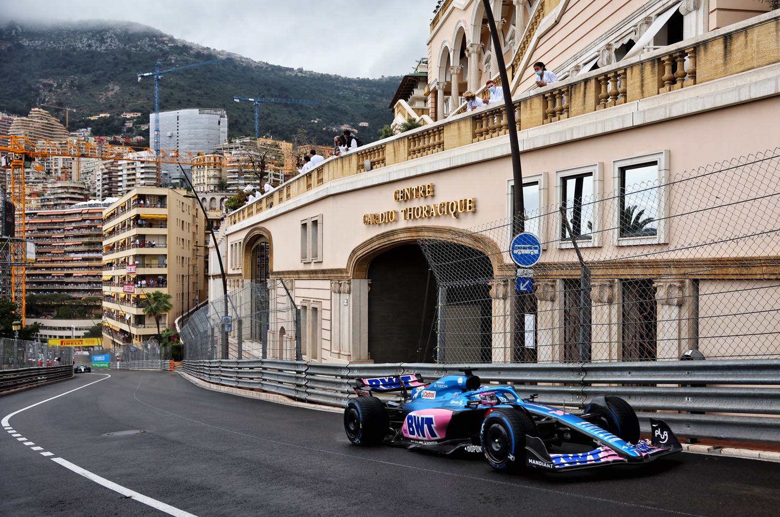 Alonso reveals hand injuries