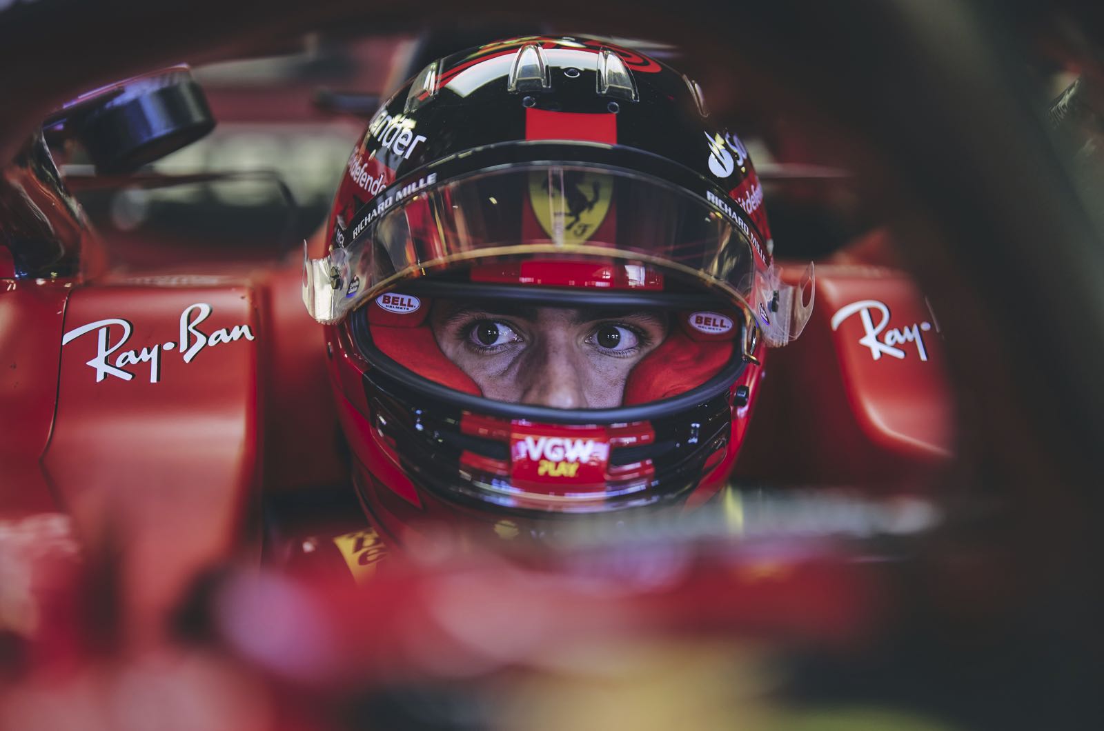 Not easy amid swirling Ferrari rumours says Sainz