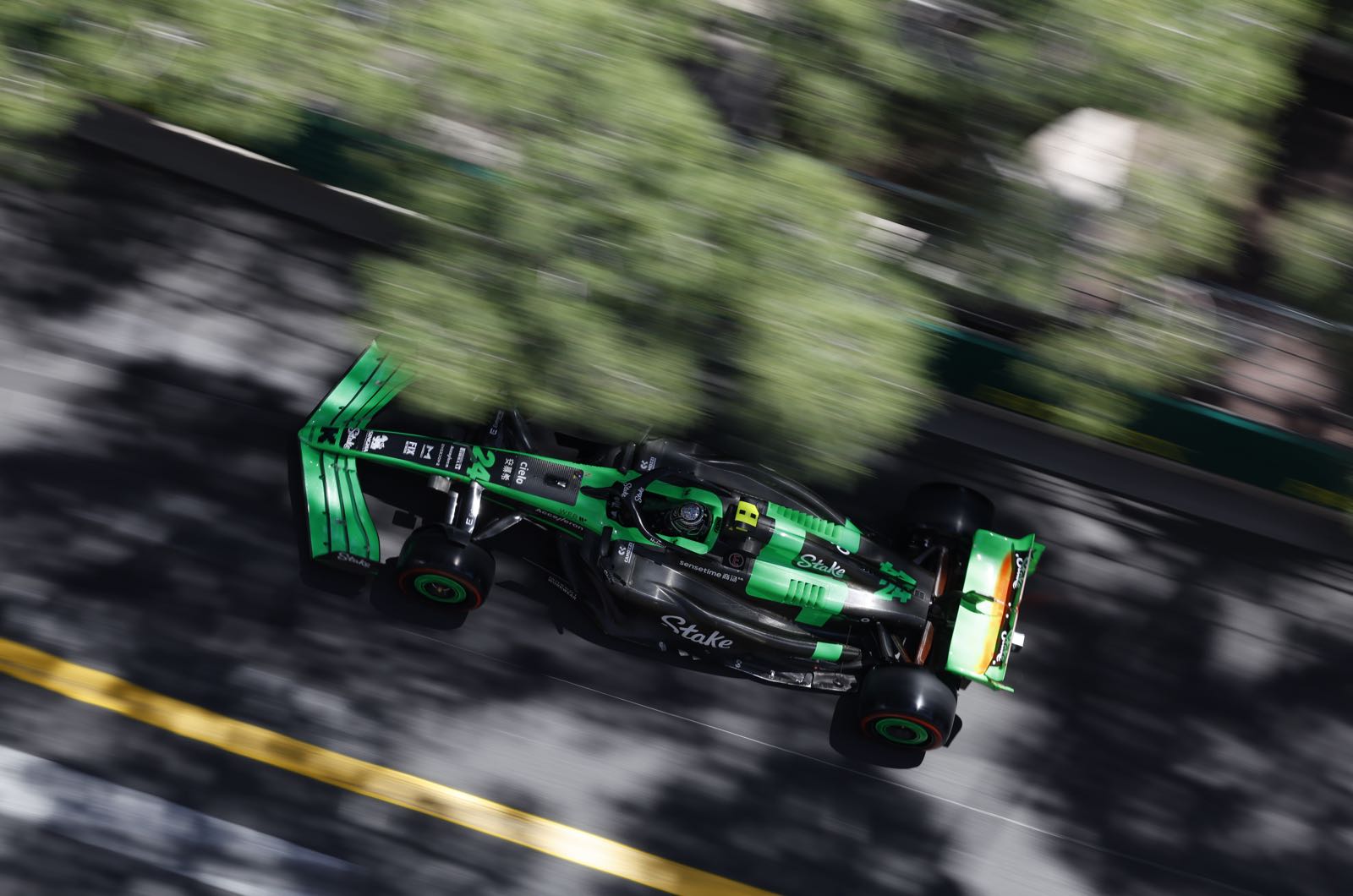 Sauber's performance now embarrassing says Benoit