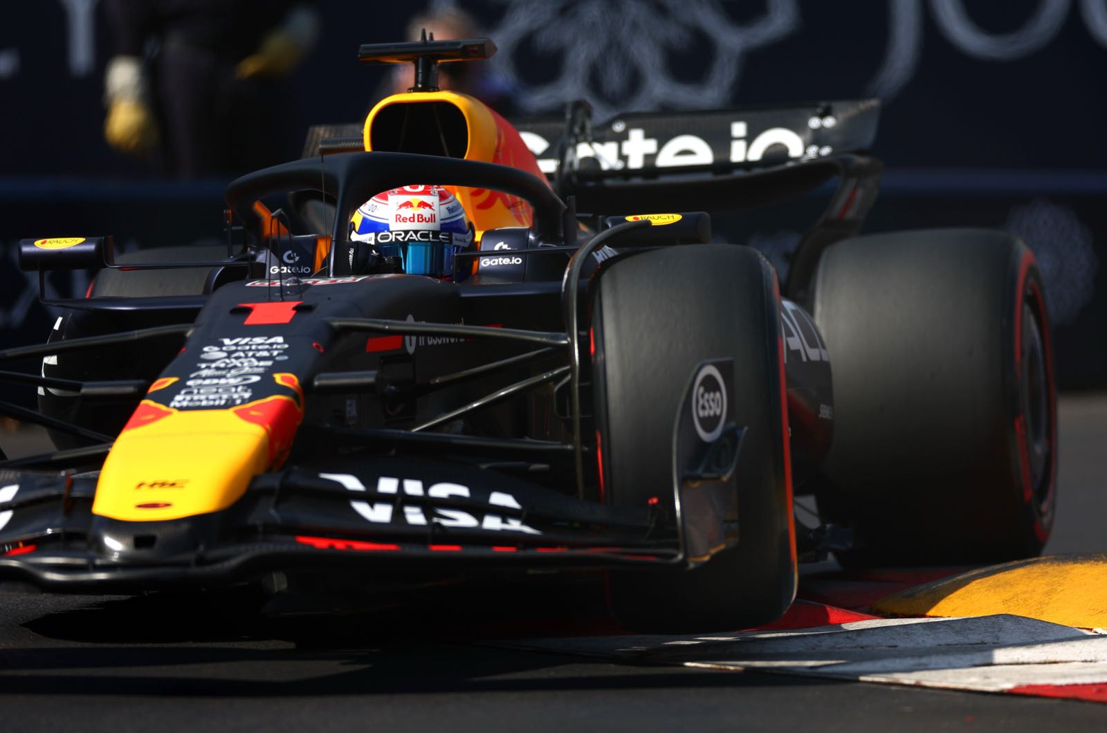 Qualifying Report - Verstappen edges Sainz for chaotic Baku pole