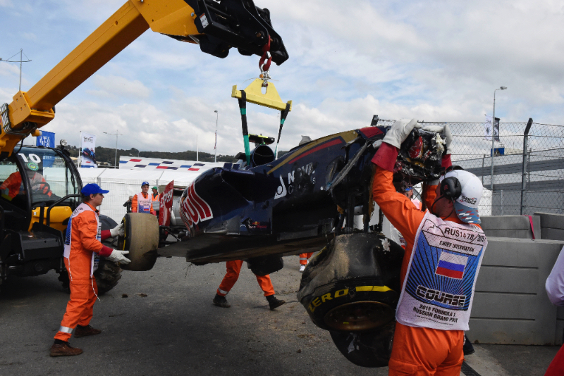 Sainz calm as airlifted after Sochi crash