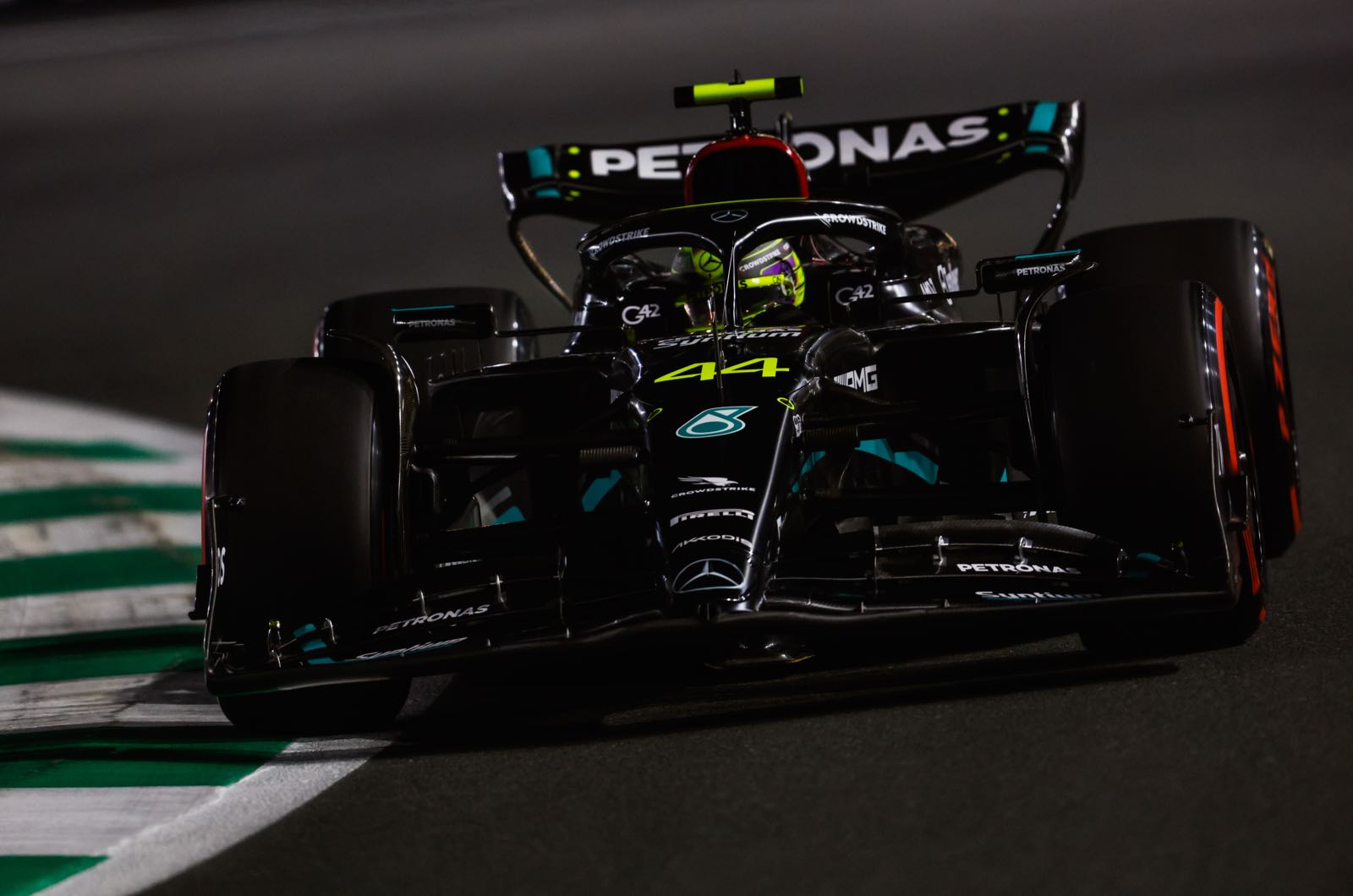 Hamilton may look at other F1 teams says Wolff