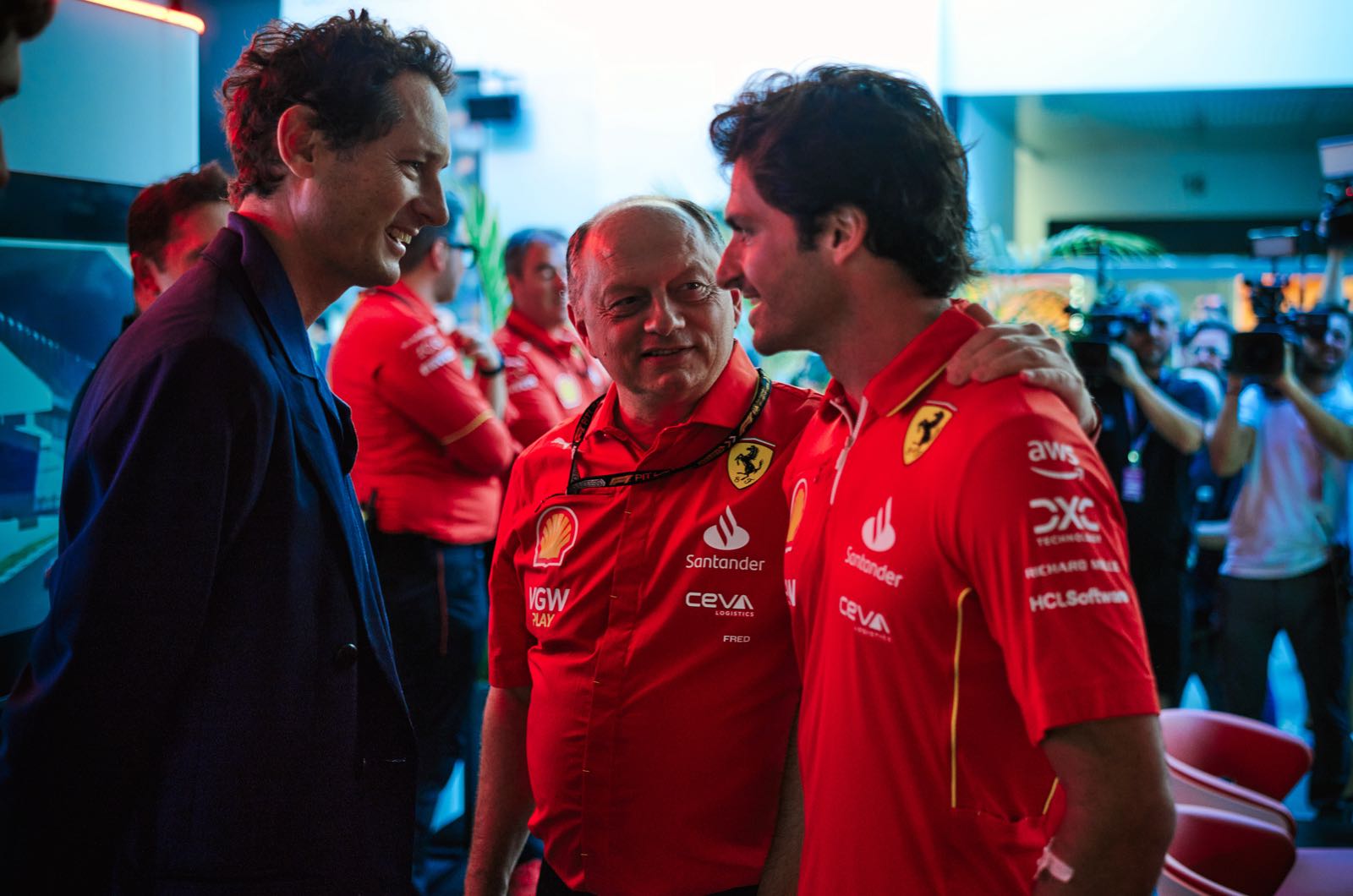 Bearman heads to Melbourne, as Sainz meets with Mercedes