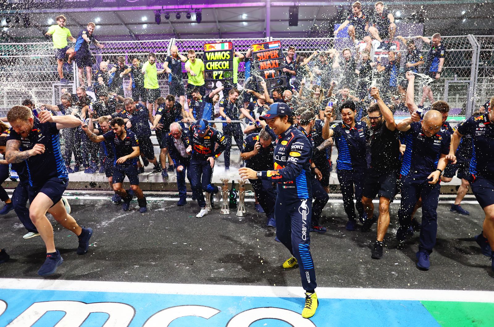 Max's father wants peace at Red Bull