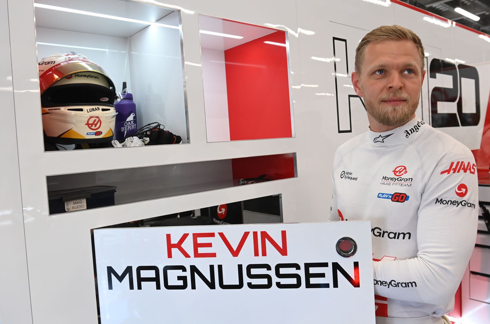 Magnussen admits he must catch up with Hulkenberg
