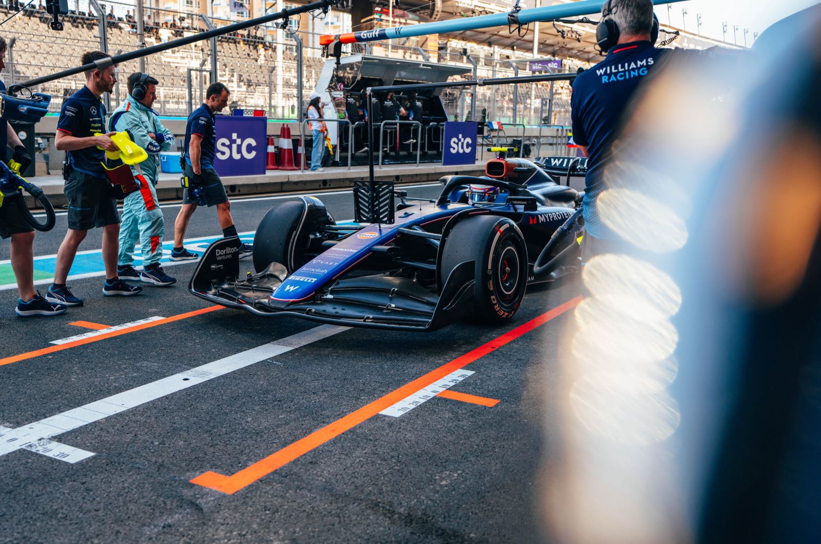 Verstappen would destroy car in Sargeant's situation