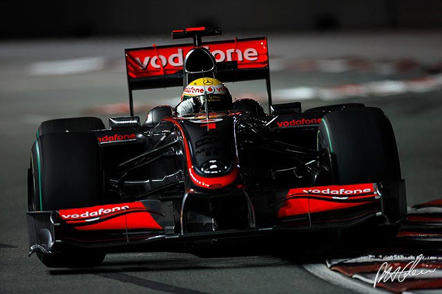 Qualifying Report - Hamilton takes pole as Barrichello crashes