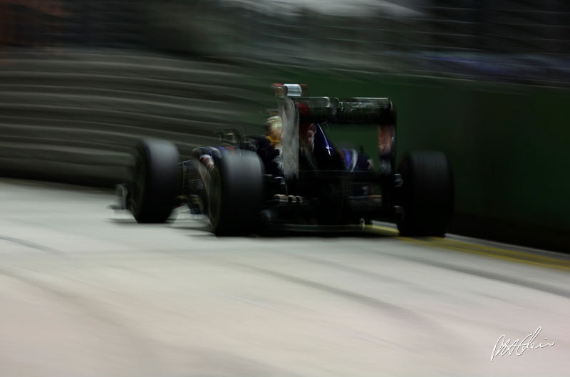 Qualifying Report - Vettel claims Singapore pole