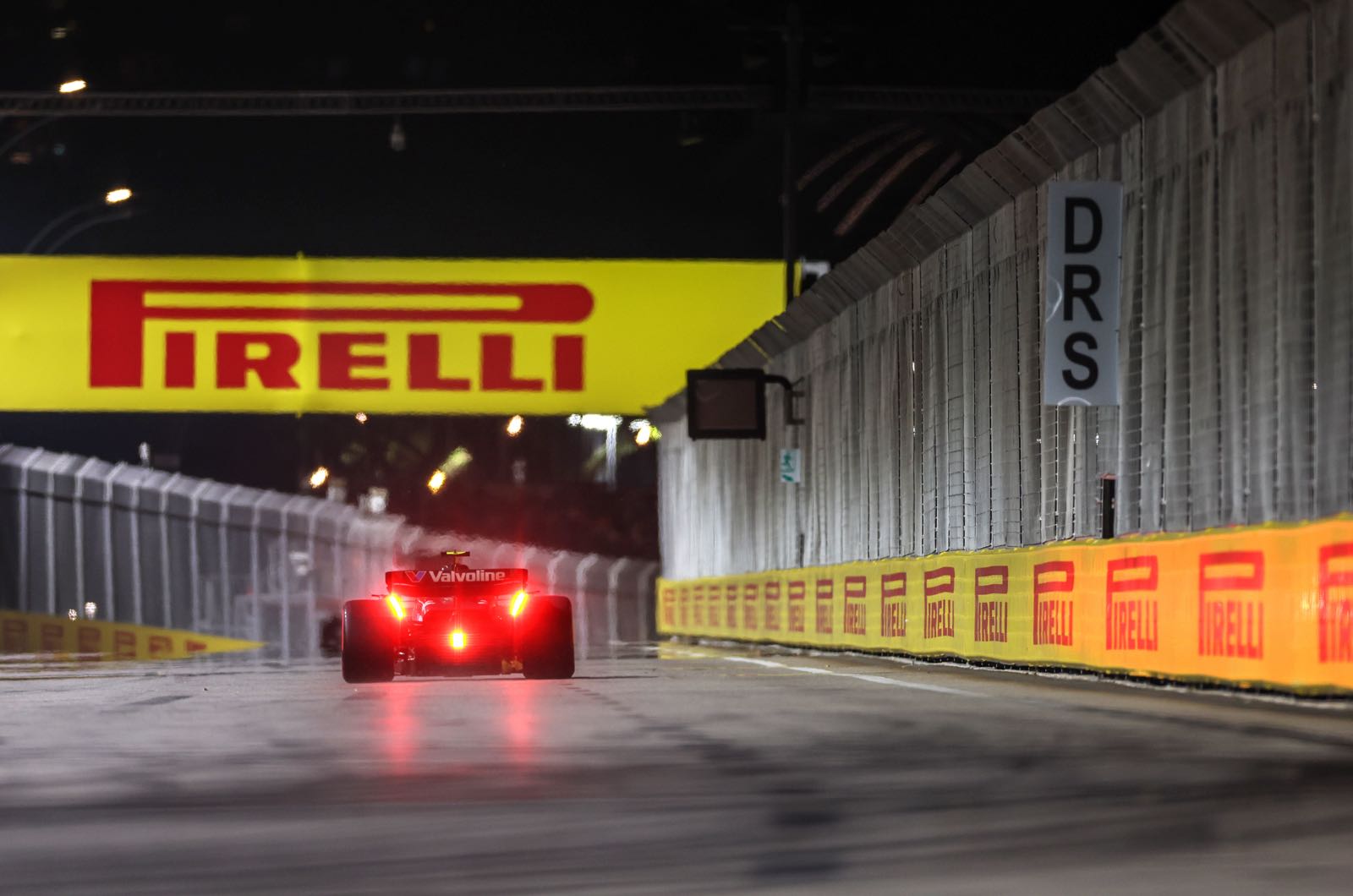 Alonso disagrees with Russell over Pirelli