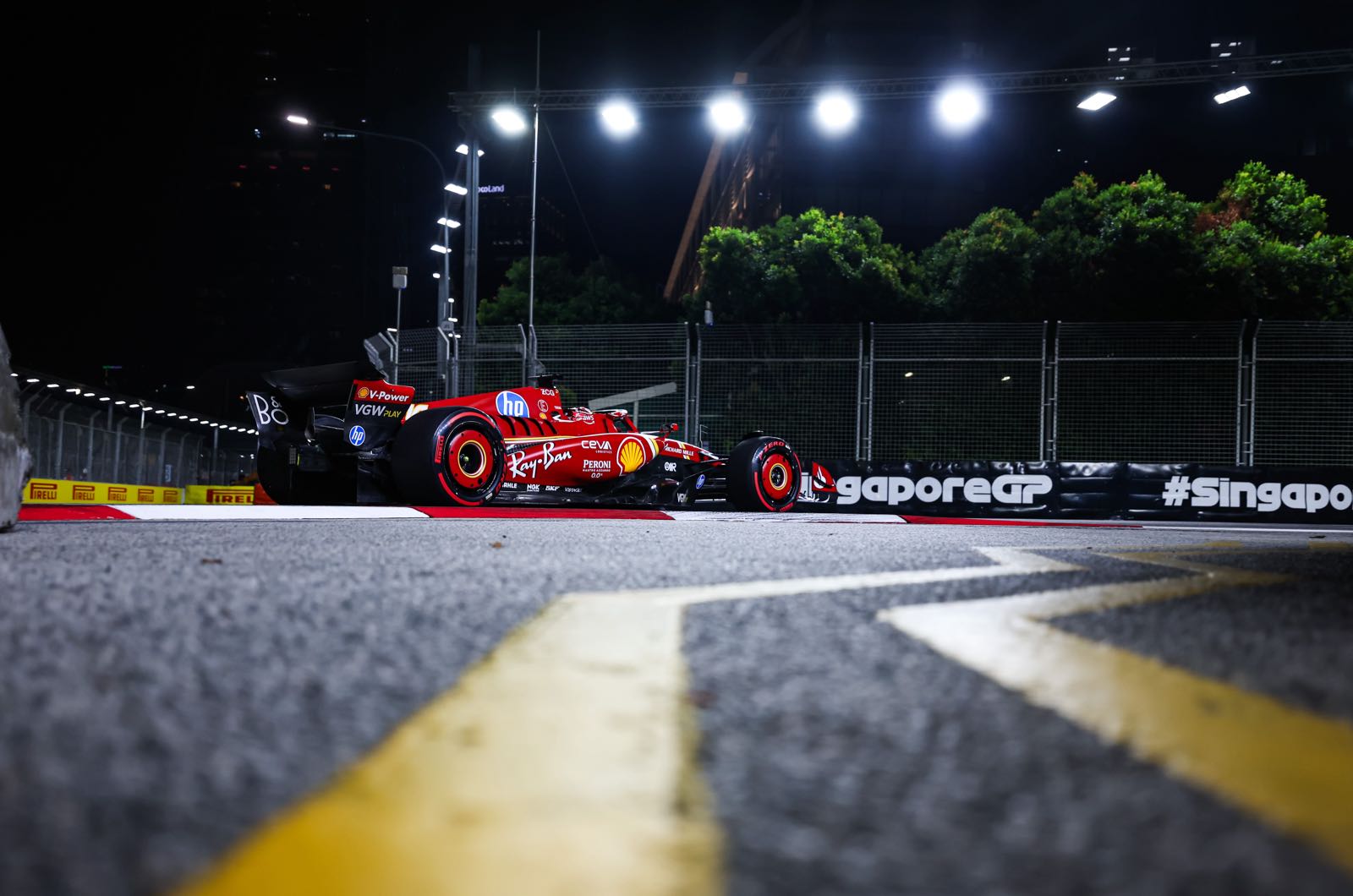 Ferrari should have won Singapore GP says Alonso