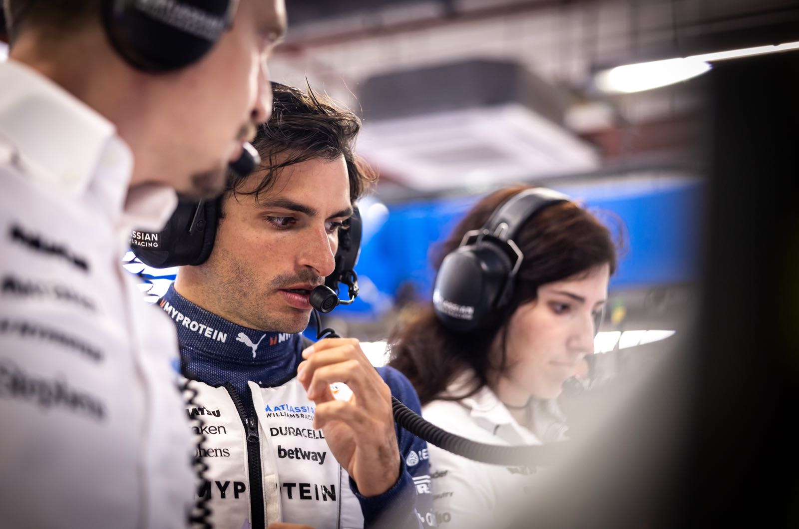 Sainz joins Alonso by slamming F1's celebrity obsession