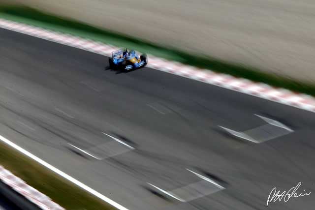 Renault gives up on wide-angled V10