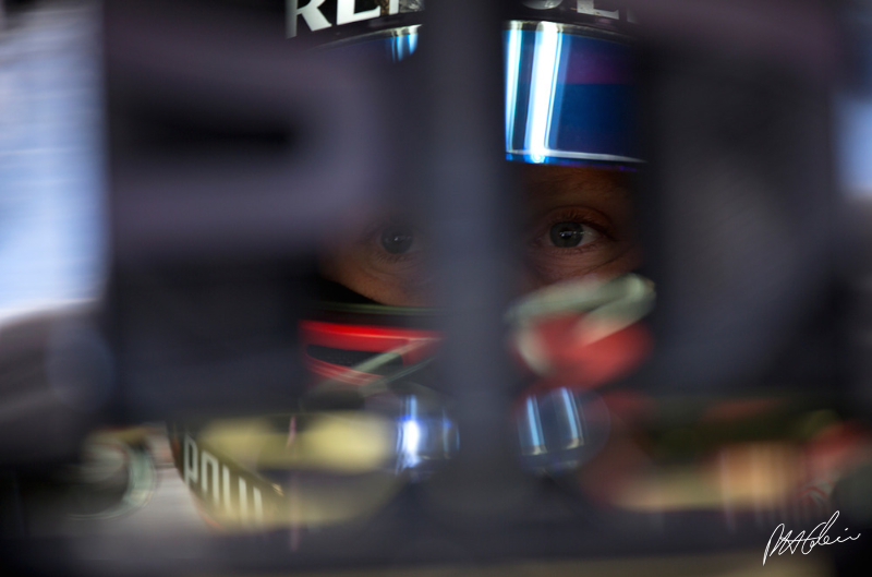 Grosjean not ruling out Lotus exit