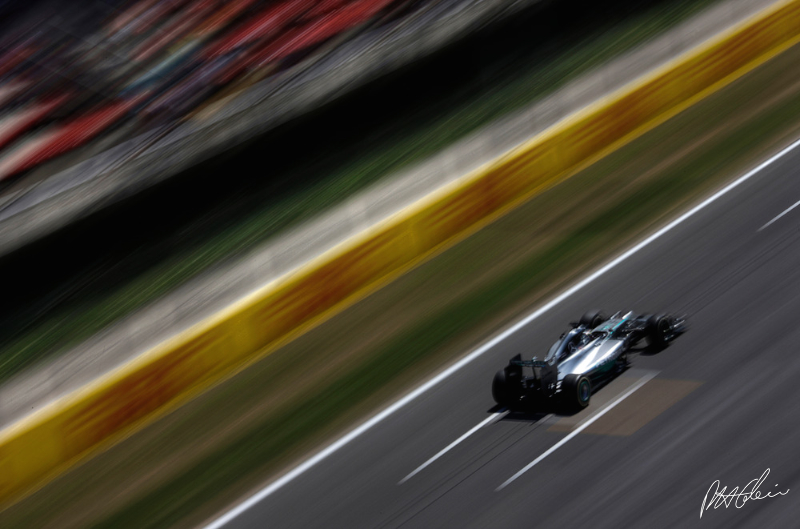 Hamilton tries mind games on teammates says Button