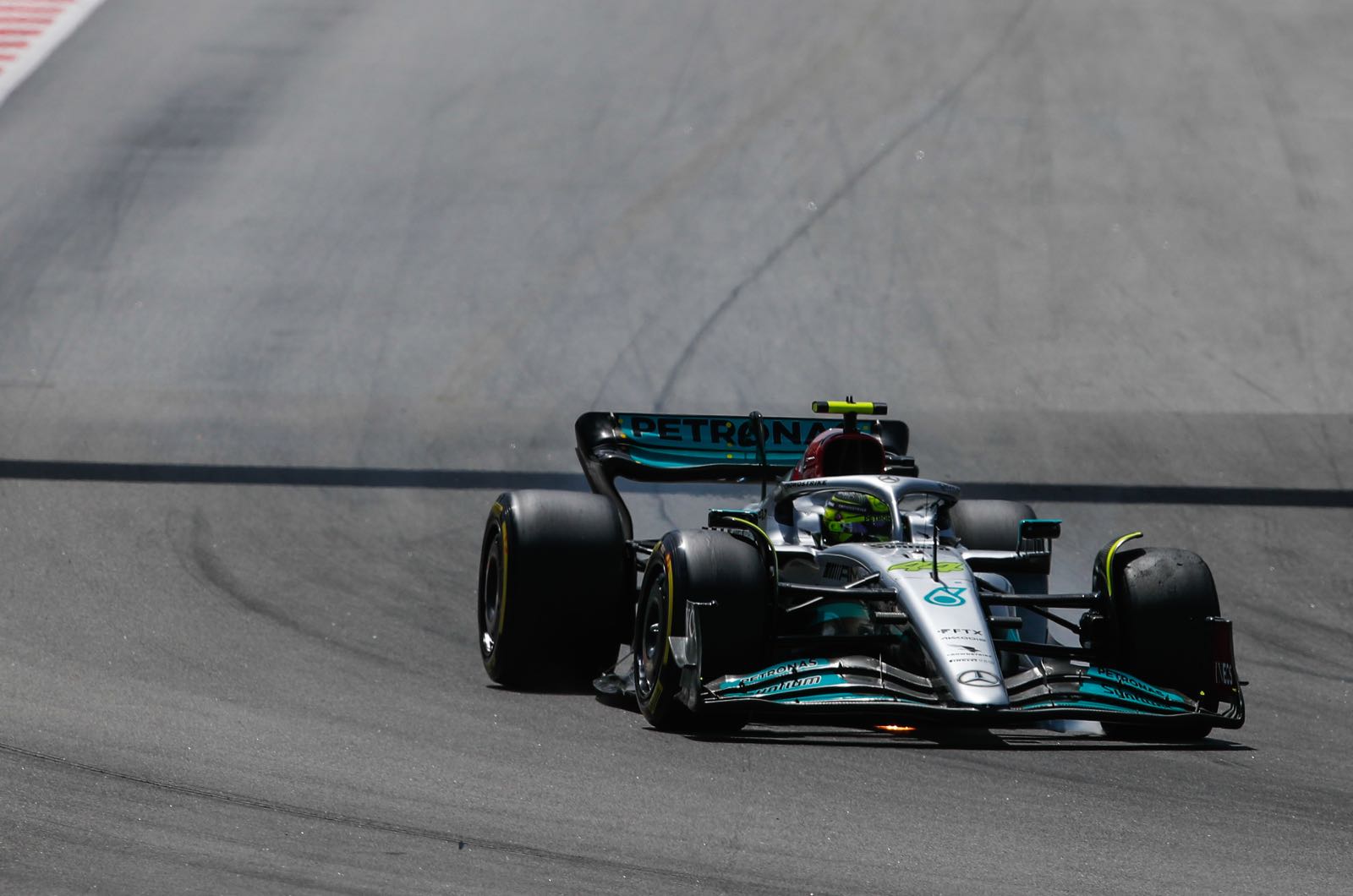 Hamilton did not touch Red Bull wing says Mercedes