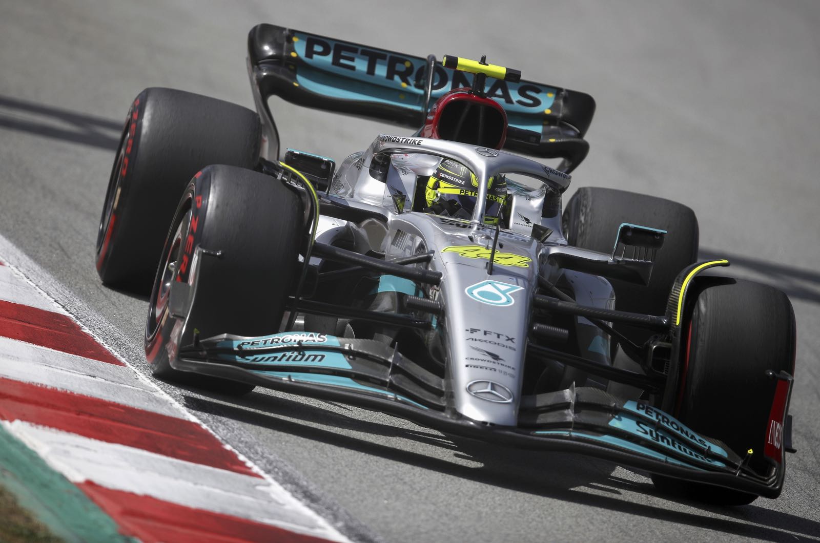 Hamilton now happy to lose in 2022 says Ecclestone