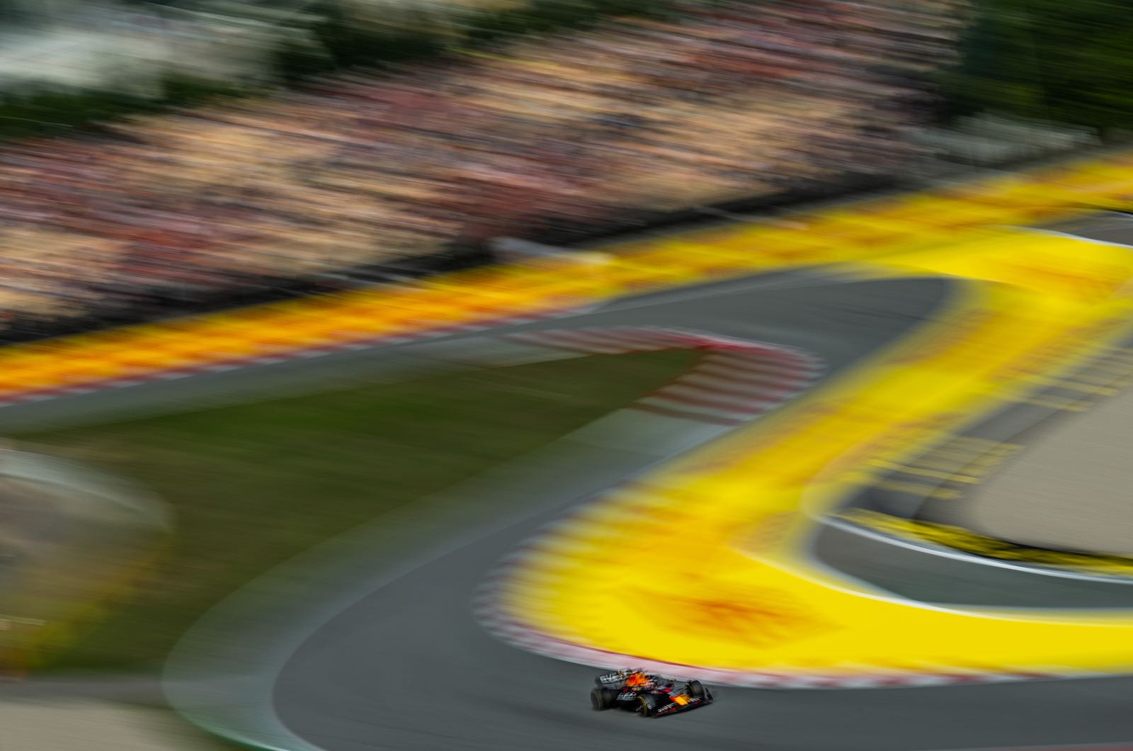 Practice 3 Report - Verstappen quickest in rain interrupted session